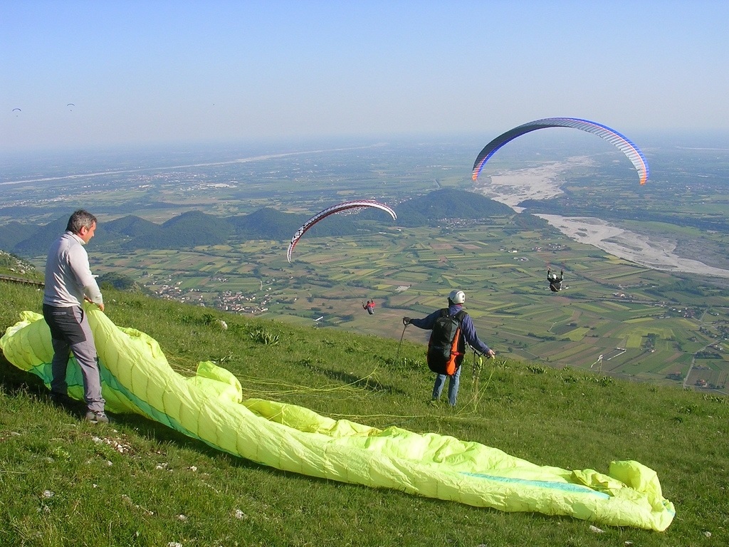 A Meduno nelle Dolomiti Friulane con i campioni di parapendio e per imparare a volare