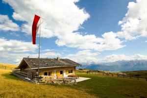 In vacanza tra i masi gallo rosso per assistere alla “nascita” del formaggio