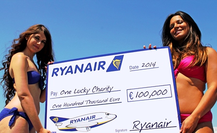 Ryanair devolverà €100.000 di proventi del celebre calendario delle assistenti di volo a un’associazione benefica
