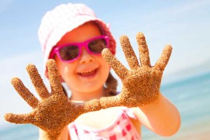 Proposte anticrisi per non rinunciare allo svago estivo. Tante iniziative davvero low cost al mare e ai monti