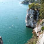 Friuli Venezia Giulia: in spiaggia fra le montagne allo stabilimento balneare nauticave, sulle rive del lago di Raibl
