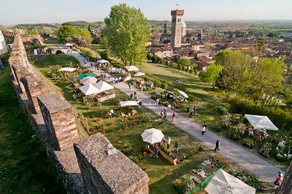 A Lonato del Garda i profumi e i colori dei “Fiori nella Rocca”