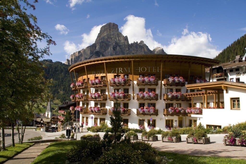 Un’estate in sella al Posta Zirm Hotel di Corvara