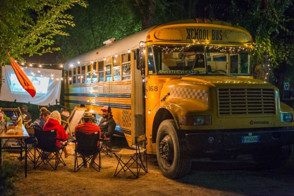 In Chianti si dorme in un School Bus americano