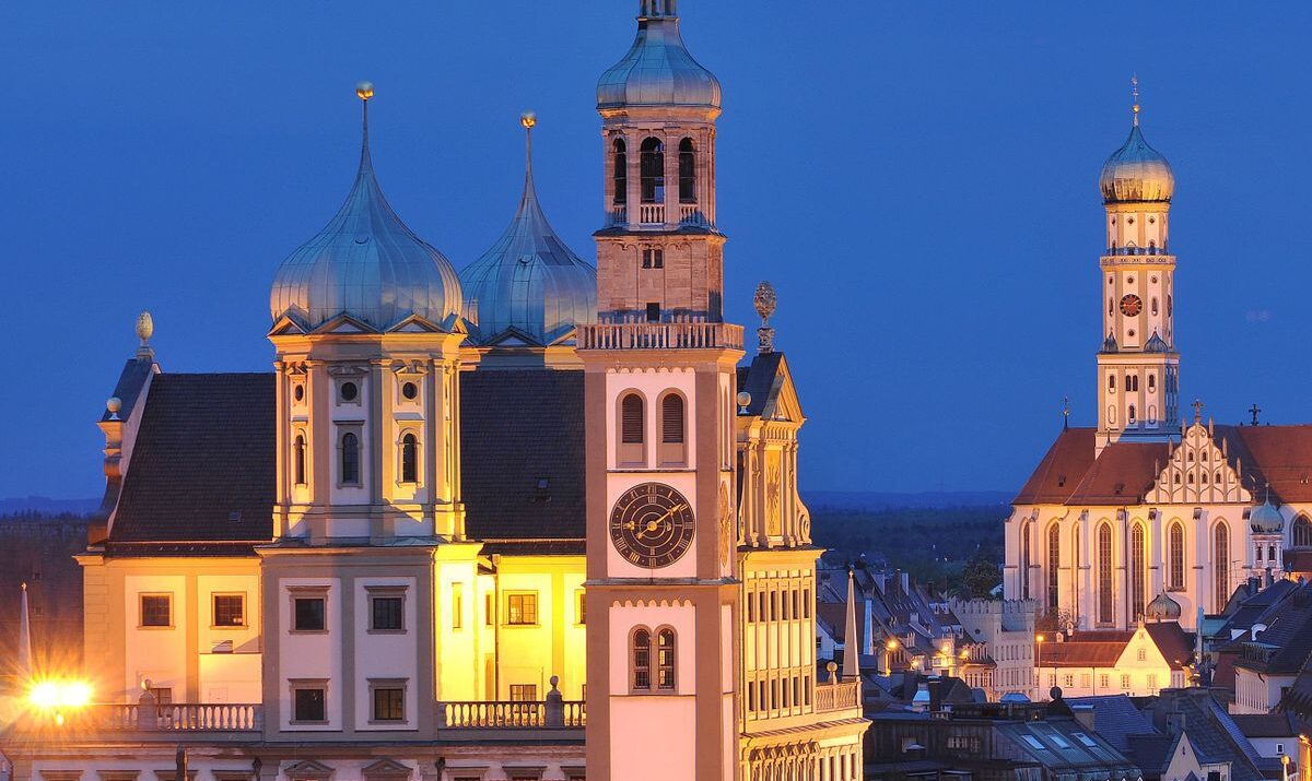 Augsburg, una delle città più antiche della Germania fondata dai romani, è celebre per il suo patrimonio architettonico rinascimentale
