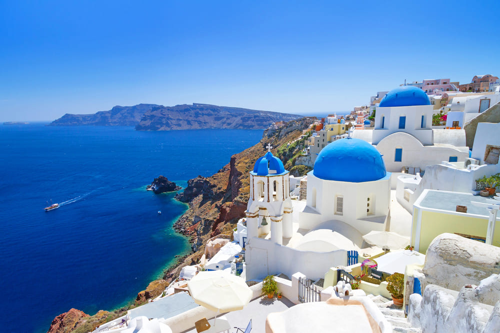 Esplora Santorini con la nostra guida dettagliata: Scopri tramonti, spiagge mozzafiato, villaggi pittoreschi e la deliziosa cucina locale