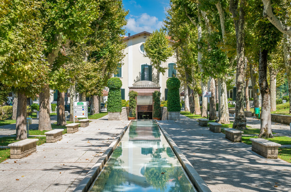 Scopri 5 location termali nascoste in Italia per una fuga invernale 2025: relax, natura e benessere lontano dalle mete più affollate