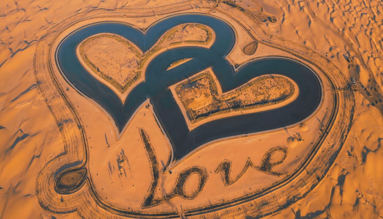 Scopri le migliori esperienze nella romantica Dubai: voli in mongolfiera, cene esclusive, panorami mozzafiato e soggiorni di lusso per due.