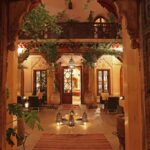 Vivi un’esperienza romantica a La Maison Arabe, tra lusso, tradizione e magia di Marrakech. Cena a lume di candela, spa e momenti unici.