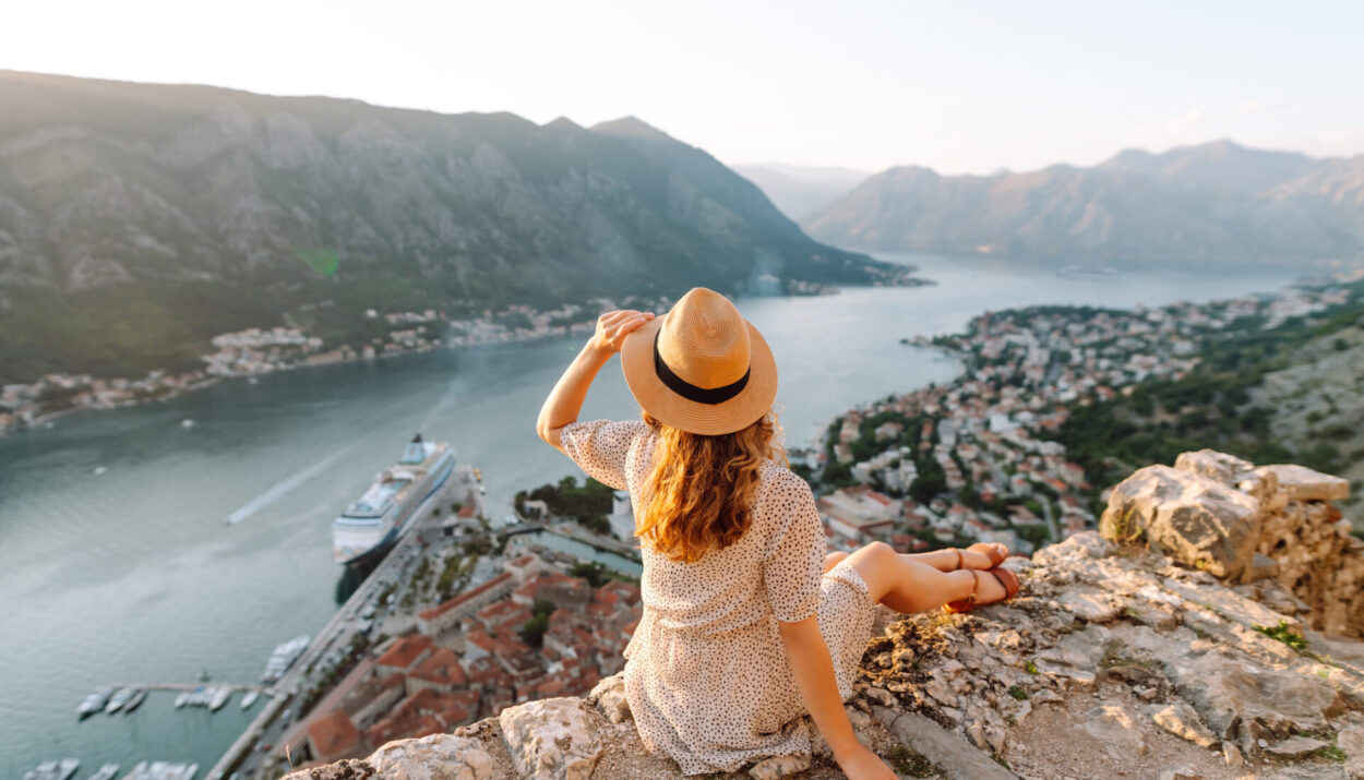 Scopri perché viaggiare da single è un'esperienza unica! Libertà, nuove amicizie e mete indimenticabili ti aspettano.