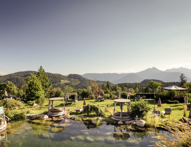 Vivi la primavera ad Avelengo tra natura, benessere e offerte esclusive all’Hotel Chalet Mirabell. Prenota ora e rilassati in montagna!