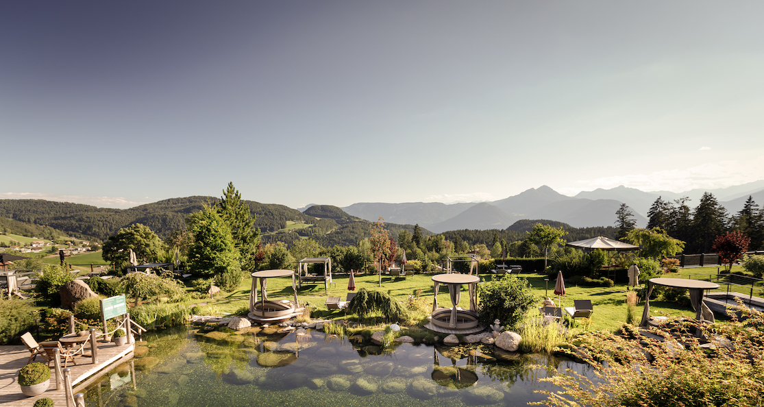 Vivi la primavera ad Avelengo tra natura, benessere e offerte esclusive all’Hotel Chalet Mirabell. Prenota ora e rilassati in montagna!