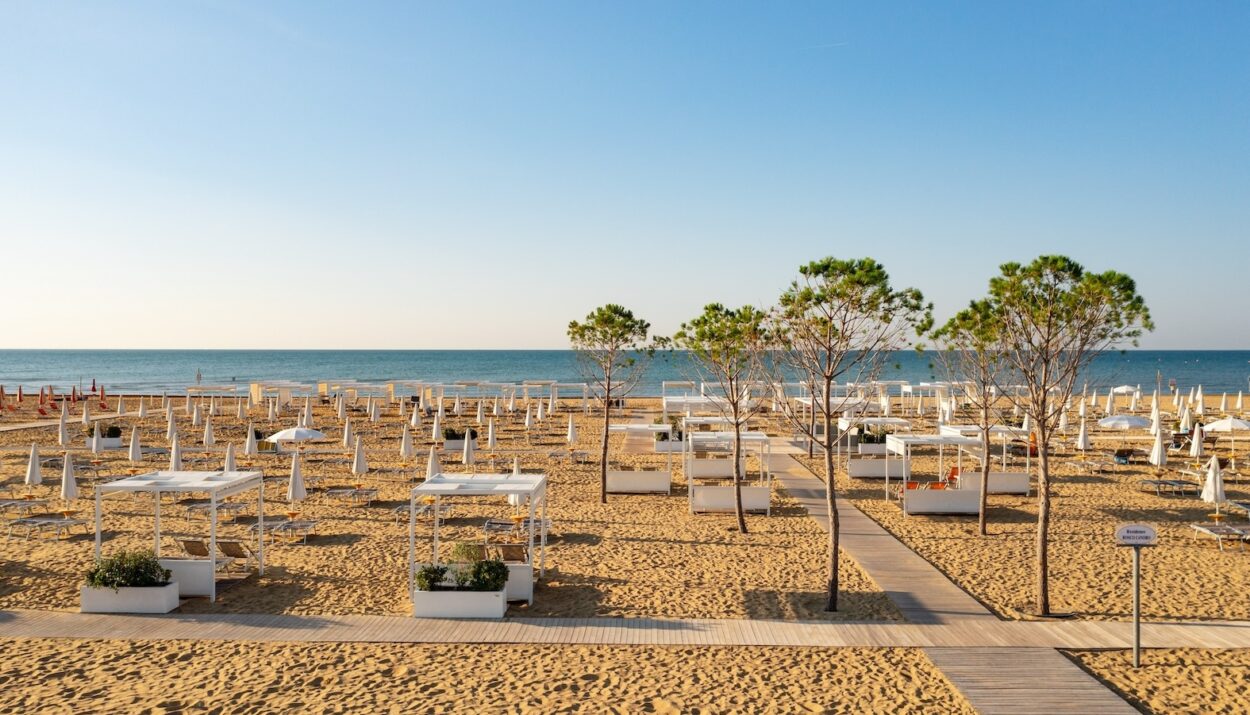 A Bibione ombrelloni e lettini gratis fino al 17 maggio. Vivi il mare in anticipo e scopri eventi e natura tra relax e benessere!
