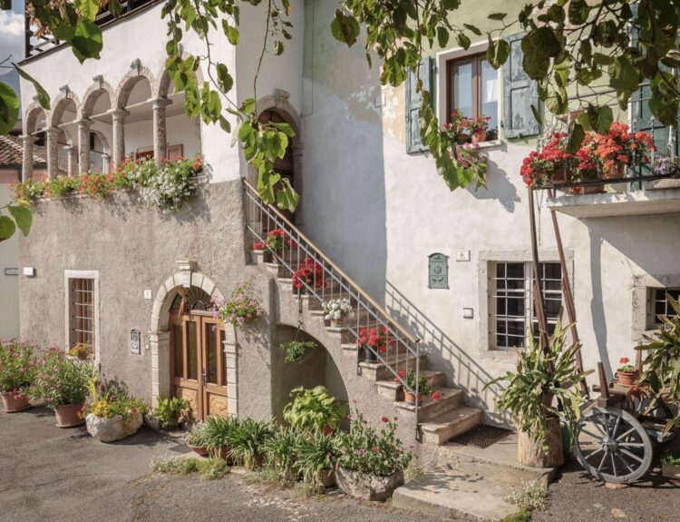 Vivi San Lorenzo Dorsino con i Greeters: tour gratuiti, autentici e sostenibili nel cuore del Trentino. Prenota ora la tua esperienza!
