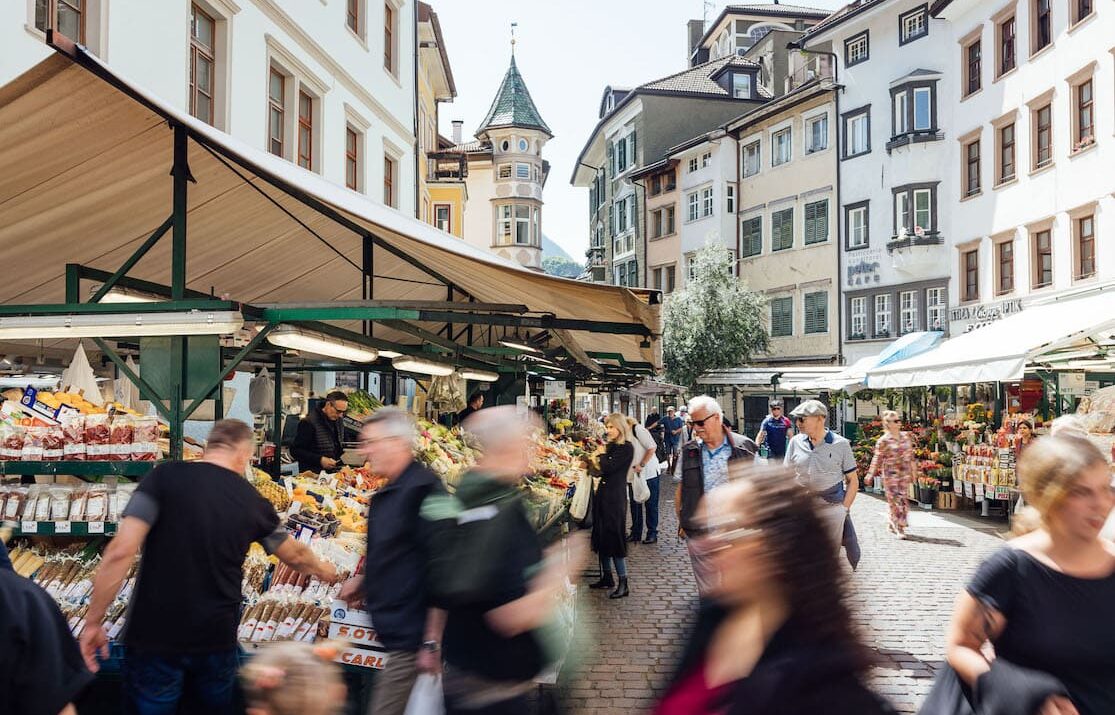 Scopri l’estate 2025 a Bolzano tra festival, concerti, arte e natura. Vivi appuntamenti unici in una città tutta da esplorare!