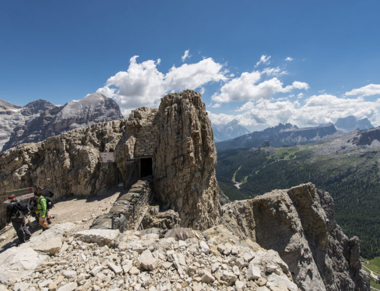 Estate 2025 a Cortina con impianti aperti, sentieri panoramici, eventi culturali e lavori in corso per le Olimpiadi 2026