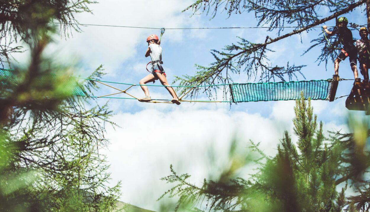 Esperienze outdoor, parchi avventura e fattorie didattiche: la Valtellina è la meta perfetta per famiglie con bambini.