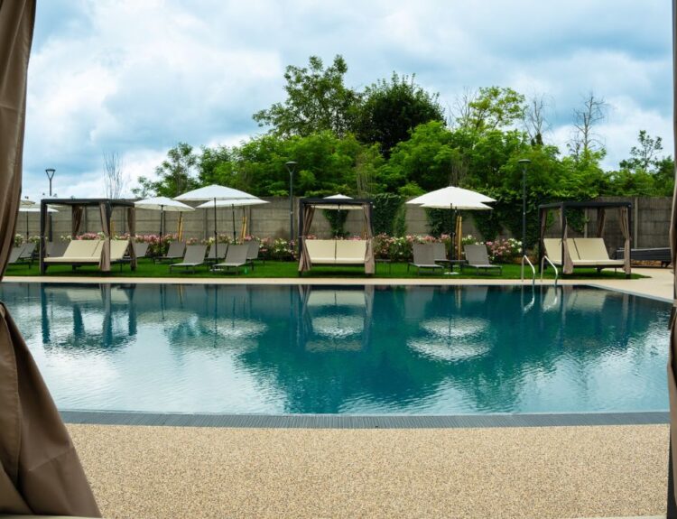 Scopri la nuova stagione di The Padel Resort: eventi, cucina gourmet e relax in piscina. Vivi un'estate esclusiva a due passi da Como!