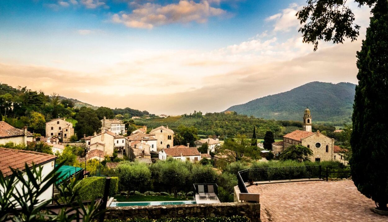 Scopri gli eventi 2025-2026 ad Arquà Petrarca, tra poesia, musica, tradizioni e sapori nel borgo del poeta