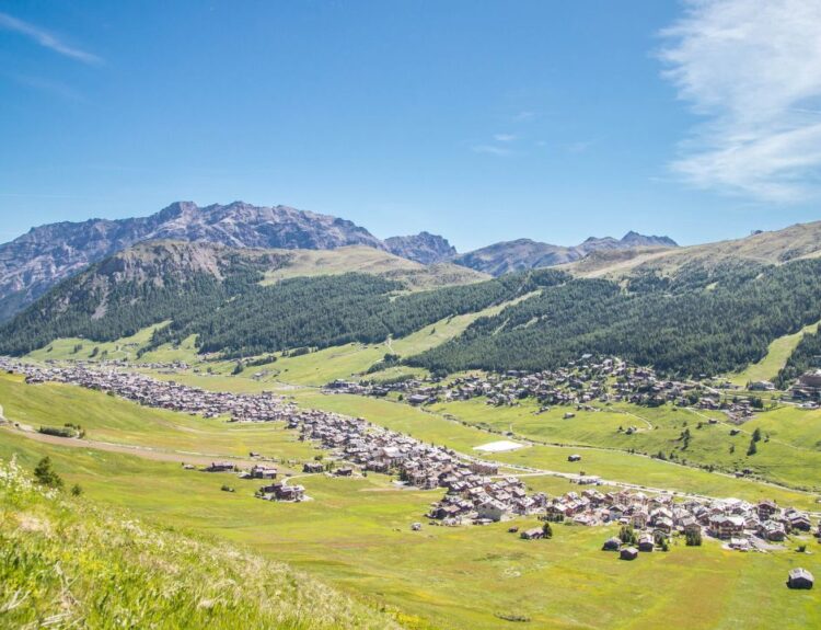 Scopri l’estate a Livigno: trail in bici, trekking mozzafiato e sapori alpini. Vivi ora un’avventura tra natura e stile italiano!