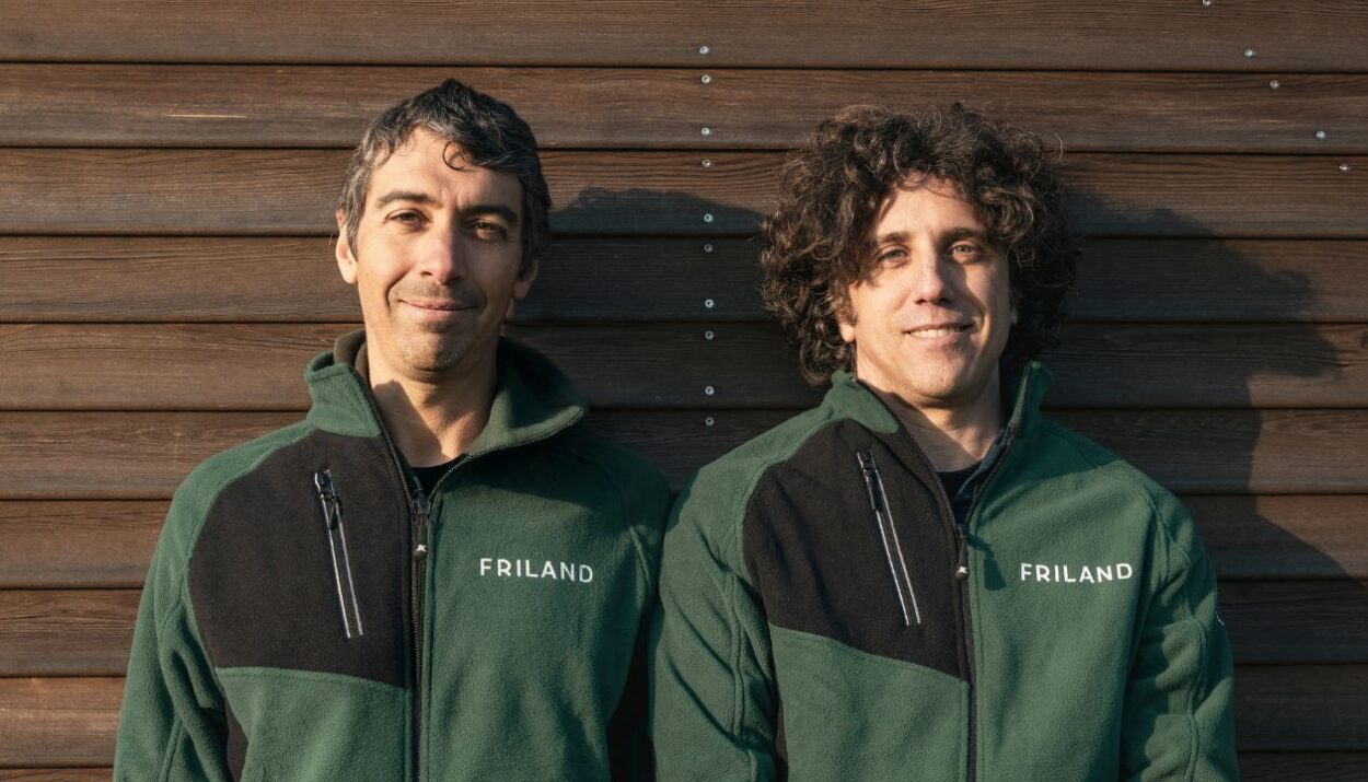 Friland cresce con nuove tiny house immerse nella natura per un turismo sostenibile e rigenerante in Italia, da nord a sud