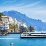 Scopri le 6 isole più belle da raggiungere in traghetto nel 2025, prenota ora su Omio e vivi una vacanza libera e indimenticabile.