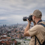 Scopri tecniche, trucchi e app per foto di viaggio spettacolari, anche con il tuo smartphone. Evita errori e migliora subito i tuoi scatti!