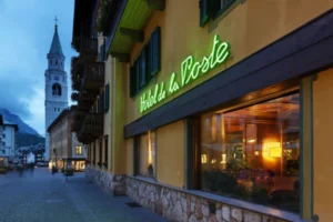 È tempo di riapertura all'Hotel de la Poste a Cortina, pronto a far vivere una stagione all'insegna di relax, divertimento e cultura.