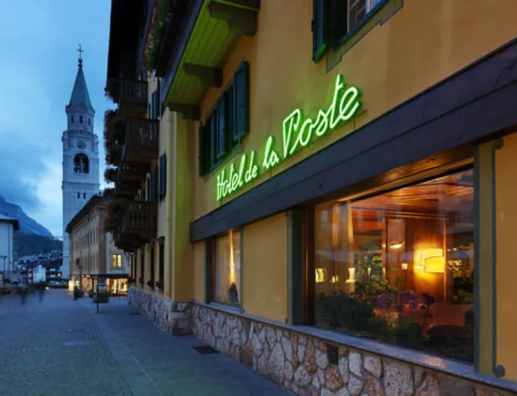 È tempo di riapertura all'Hotel de la Poste a Cortina, pronto a far vivere una stagione all'insegna di relax, divertimento e cultura.