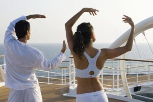 Scopri i 10 must-have per la tua crociera MSC 2025: comfort, stile e praticità in valigia per un viaggio perfetto.
