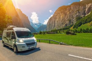 5 itinerari in camper tra santuari, natura e borghi. Vivi un viaggio autentico tra fede, bellezza e libertà. Parti ora!
