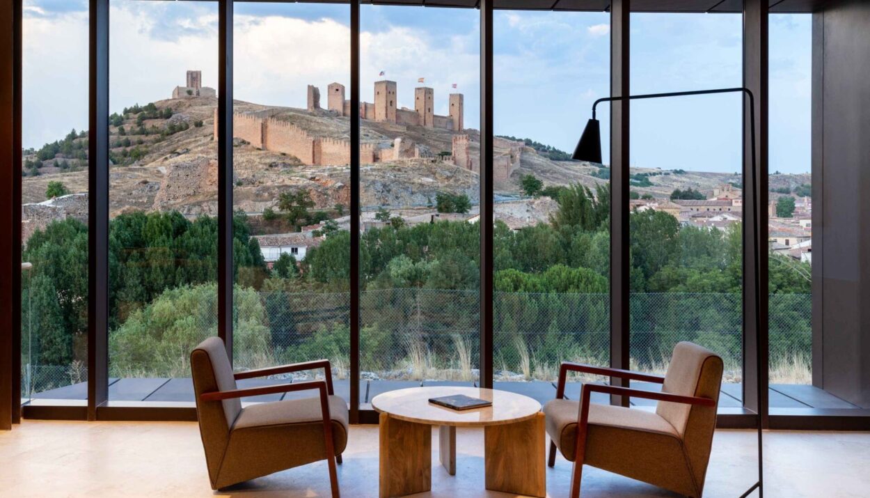 I nuovi hotel di lusso in Spagna, la nuova frontiera del turismo d’alta gamma: raffinatezza, sostenibilità, legame con il territorio.