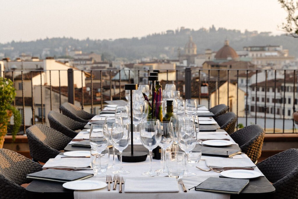 Con Carattere Toscano Hotels & Resorts scopri la Toscana autentica: paesaggi mozzafiato, ospitalità sincera e sapori indimenticabili.