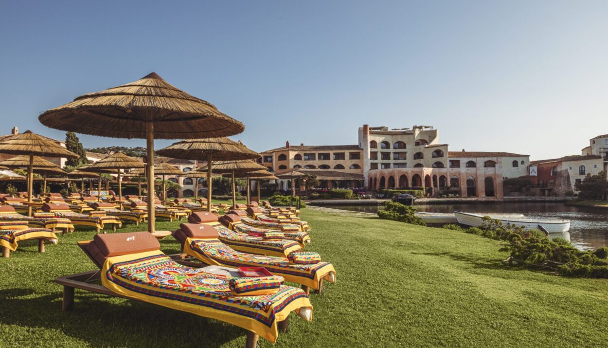 Design, moda e relax in Sardegna firmati Dolce&Gabbana nell' estate 2025 del Cala di Volpe Costa Smeralda.