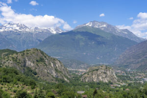 Scopri 4 mete fresche in Piemonte per sfuggire al caldo estivo. Natura, silenzio e autenticità a pochi passi dalle città.