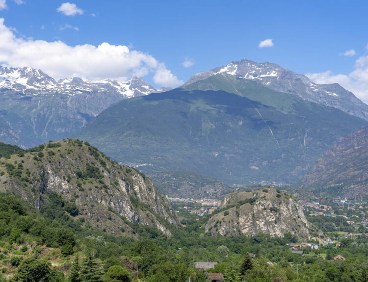 Scopri 4 mete fresche in Piemonte per sfuggire al caldo estivo. Natura, silenzio e autenticità a pochi passi dalle città.