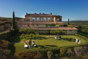 All'Hotel Le Fontanelle, il visitatore può gustare appieno le prelibatezze del territorio, fra le cooking class artigianali e le cene private