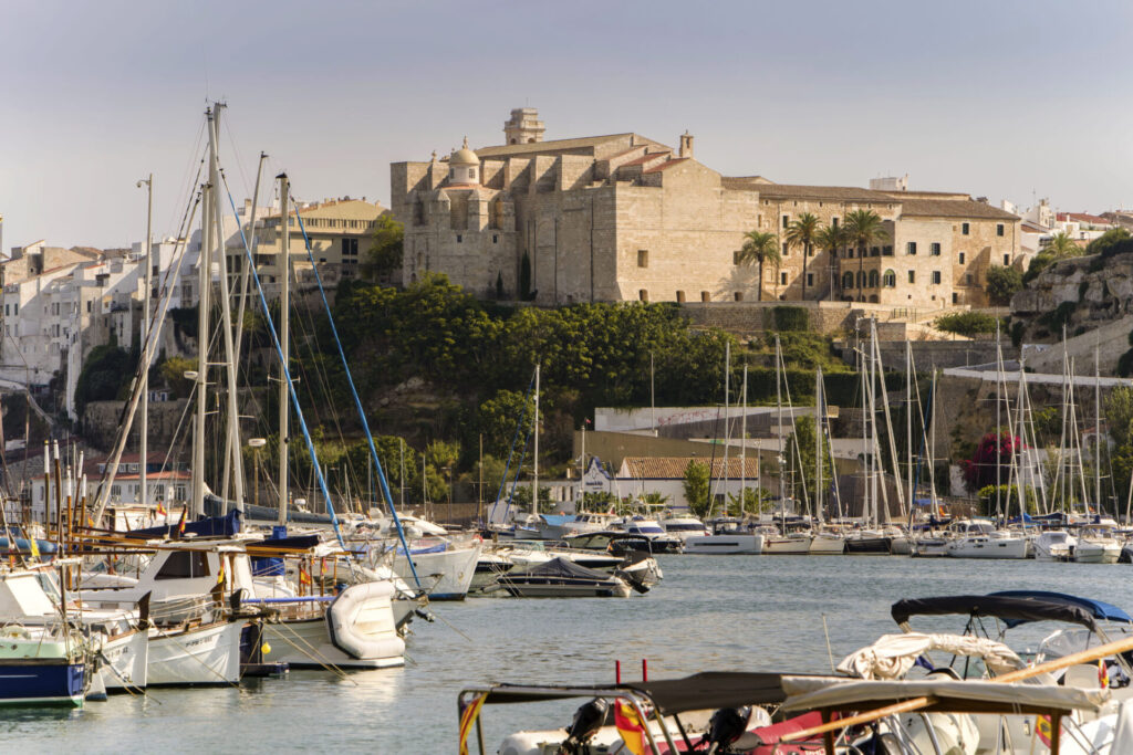 I nuovi hotel di lusso in Spagna, la nuova frontiera del turismo d’alta gamma: raffinatezza, sostenibilità, legame con il territorio.