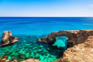 Le 5 migliori destinazioni per snorkeling in barca nel mediterraneo: acque limpide, natura intatta e fondali spettacolari ti aspettano!