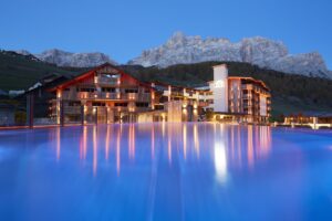 Il cocktail Enrosadira: il sapore delle Dolomiti al tramonto2