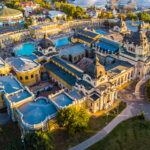 Budapest d’estate è relax, terme e avventure sul Danubio. Una vacanza diversa, tra benessere e divertimento per tutta la famiglia.