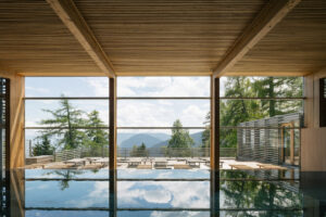 Scopri la coolcation al Vigilius: relax, natura e fresco in quota con pacchetti estate last minute. Prenota ora e rigenerati!