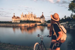 Scopri i migliori itinerari per il cicloturismo in Francia tra natura, cultura e sapori. Parti ora per un viaggio slow e autentico!