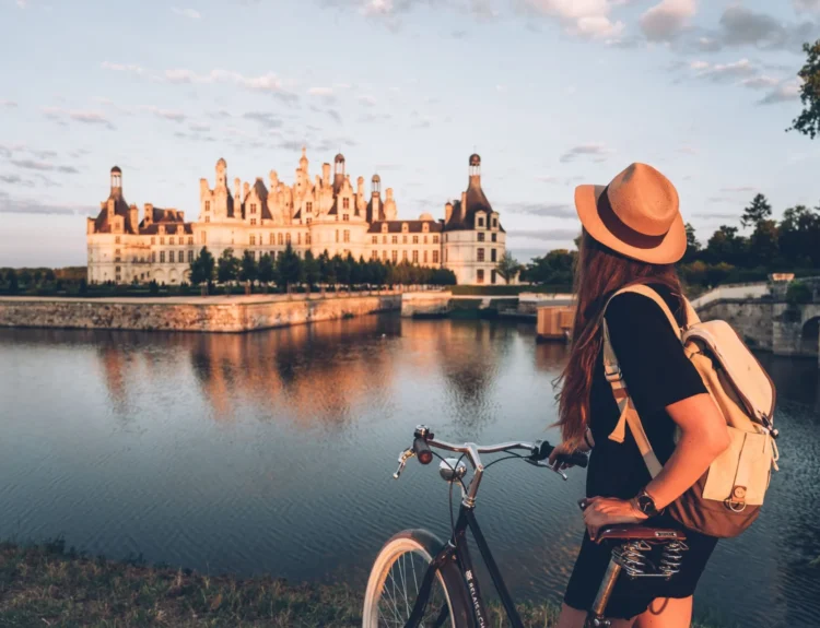 Scopri i migliori itinerari per il cicloturismo in Francia tra natura, cultura e sapori. Parti ora per un viaggio slow e autentico!