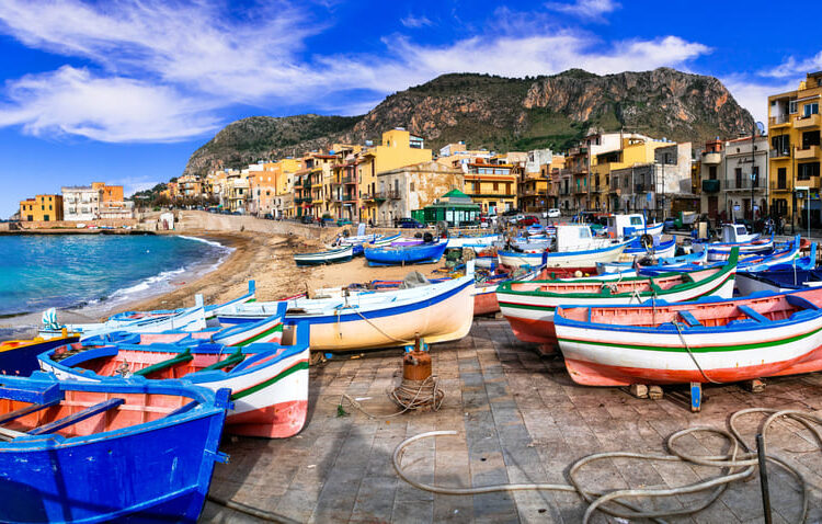 Scopri 10 destinazioni ideali dove viaggiare a settembre tra mare, cultura e relax. Parti ora e approfitta di meno folla e prezzi più bassi.