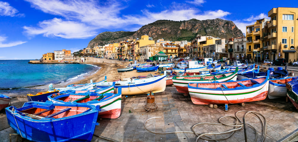 Scopri 10 destinazioni ideali dove viaggiare a settembre tra mare, cultura e relax. Parti ora e approfitta di meno folla e prezzi più bassi.