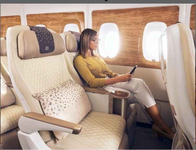 Per l'estate 2025 un regalo Emirates ai passeggeri in partenza dall’Italia: una eSIM gratuita per chi vola da Roma, Milano, Bologna e Venezia