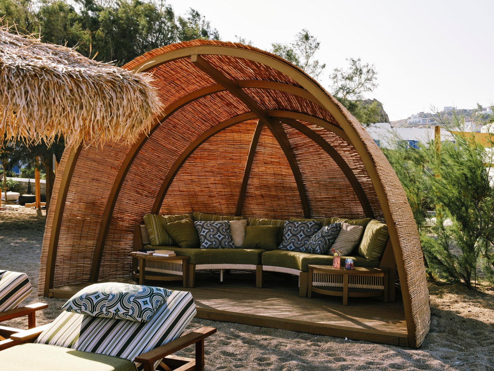 La famiglia Daktylides rivoluziona l'hotellerie a Mykonos, culla del glamour cicladico, e diventa protagonista dell'estate 2025