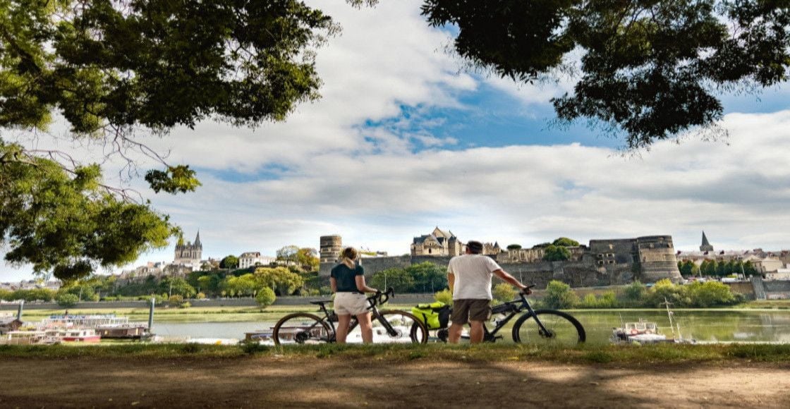 Scopri i migliori itinerari per il cicloturismo in Francia tra natura, cultura e sapori. Parti ora per un viaggio slow e autentico!