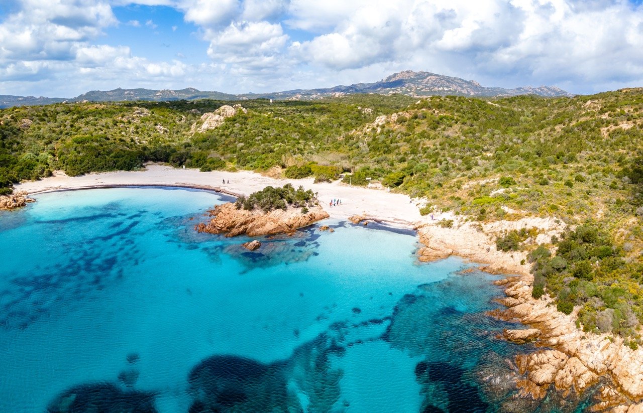 Ferryhopper, leader europeo nella prenotazione di traghetti e aliscafi, promette un’estate 2025 all’insegna della libertà